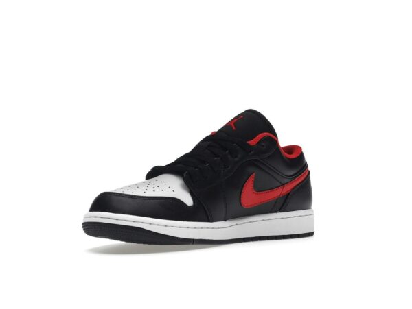 Air Jordan 1 Low White Toe (553558-063) Negro/Rojo fuego/Blanco - Imagen 3