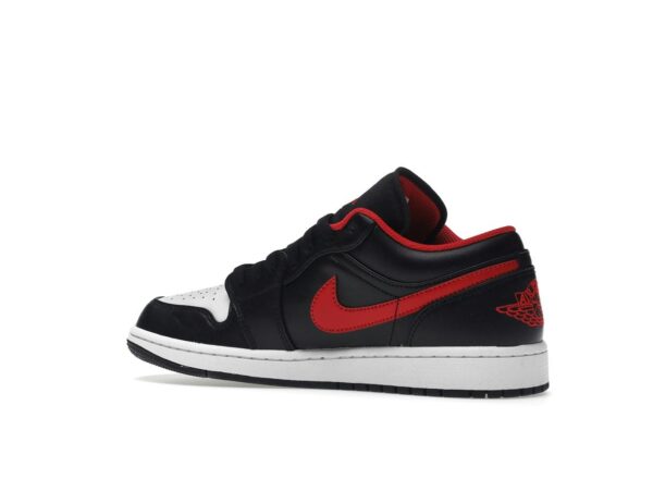 Air Jordan 1 Low White Toe (553558-063) Negro/Rojo fuego/Blanco - Imagen 4
