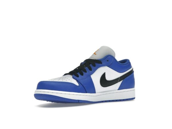 Jordan 1 Low Hyper Royal Naranja (553558-401) - Imagen 3
