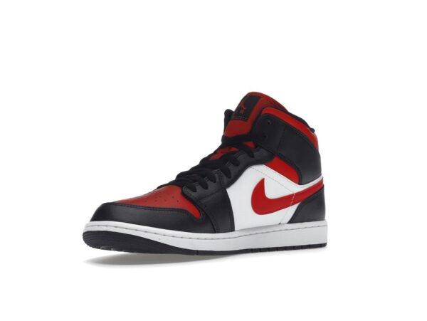 Air Jordan 1 Mid Blanco Negro Rojo 2022 (554724-079) - Imagen 3