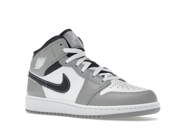 Jordan 1 Mid Gris Ahumado Claro (GS) – 554725-078 - Imagen 2