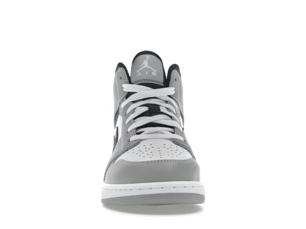 Jordan 1 Mid Gris Ahumado Claro (GS) – 554725-078 - Imagen 3
