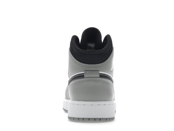 Jordan 1 Mid Gris Ahumado Claro (GS) – 554725-078 - Imagen 5