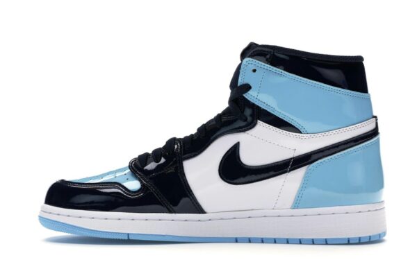 Jordan 1 Retro High UNC Patent (Mujer) – CD0461-401 - Imagen 4