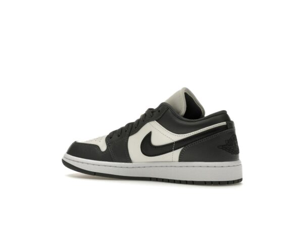 Jordan 1 Low Gris Oscuro para Mujer – DC0774-102 - Imagen 4