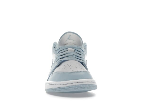 Jordan 1 Low Blanco Azul Hielo (Mujer) – DC0774-141 - Imagen 3
