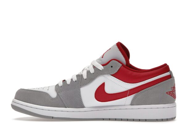 Jordan 1 Low SE Gris Ahumado Claro Rojo Gimnasio – DC6991-016 - Imagen 4