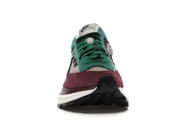 Nike Vaporwaffle Sacai Villain Rojo Verde Neptuno – DD3035-200 - Imagen 3