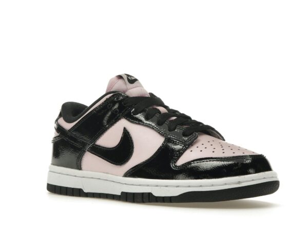 Nike Dunk Low Rosa Espuma Negra (Mujer) – DJ9955-600 - Imagen 2