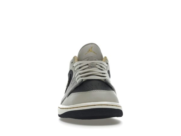 Air Jordan 1 Low con Swoosh de cuentas – DV1762-001 - Imagen 3