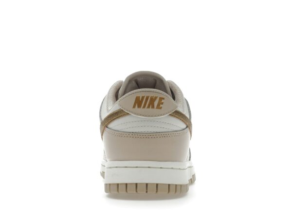 Nike Dunk Low Phantom Oro Metálico (Mujer) – DX5930-001 - Imagen 5