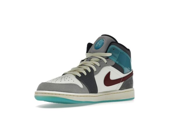 Jordan 1 Mid SE Exploration Unit Sail Grey Blue Red FB1870-161 - Imagen 3