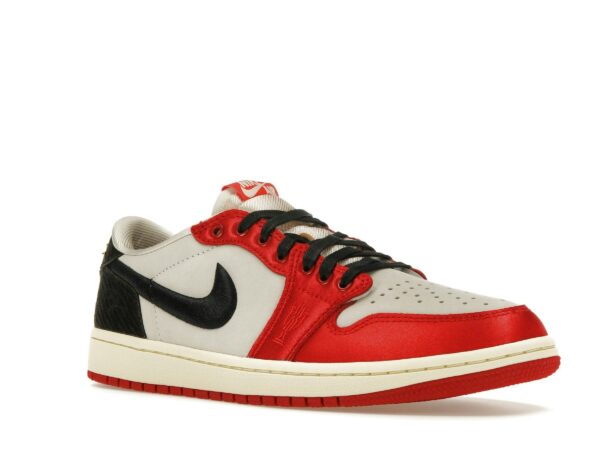 Tarjeta de novato de la Sala de Trofeos Air Jordan 1 Retro Low OG – FN0432-100 - Imagen 2