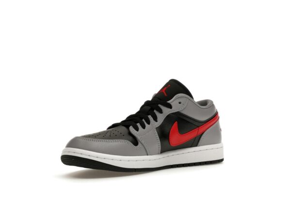 Air Jordan 1 Low para mujer, gris cemento, rojo fuego – FZ4183-002 - Imagen 3