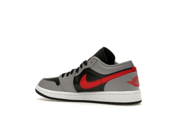 Air Jordan 1 Low para mujer, gris cemento, rojo fuego – FZ4183-002 - Imagen 4