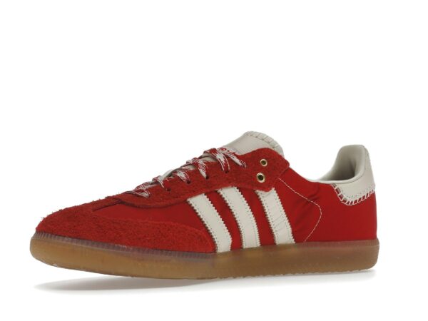 Zapatillas Adidas Samba Wales Bonner de ante rojo y blanco – GY6612 - Imagen 4