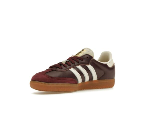 Zapatillas Adidas Samba OG de piel metalizada color granate y dorado para mujer - Imagen 3