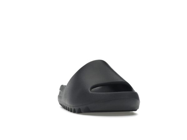 Adidas Yeezy Slide Gris Pizarra ID2350 - Imagen 2