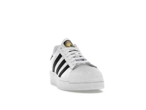 Zapatillas Adidas Superstar XLG blancas y negras IF9995 - Imagen 2