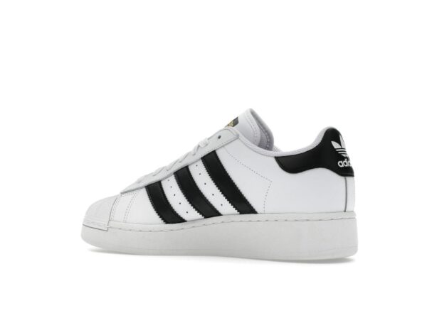 Zapatillas Adidas Superstar XLG blancas y negras IF9995 - Imagen 4