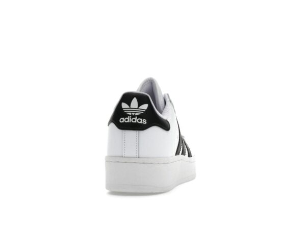 Zapatillas Adidas Superstar XLG blancas y negras IF9995 - Imagen 5