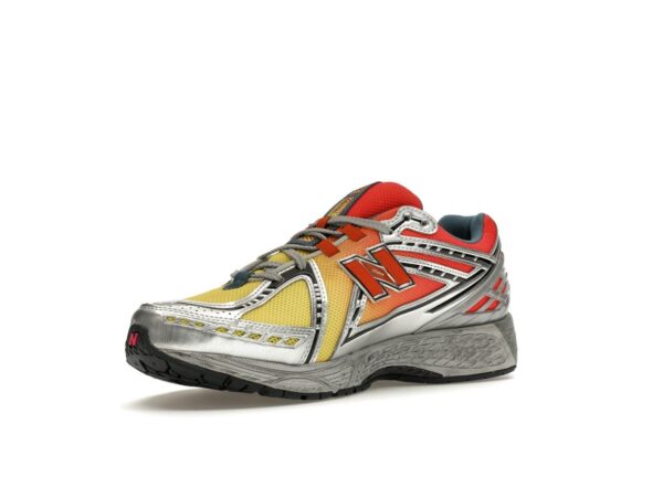 Zapatillas New Balance 1906R Salehe Bembury Heat Be Hot Lava M1906RHJ Naranja Amarillo Plata - Imagen 3