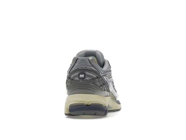 Zapatillas New Balance 1906R thisisneverthat Downtown Run – Nube de lluvia/Plata metalizada/Gris - Imagen 5
