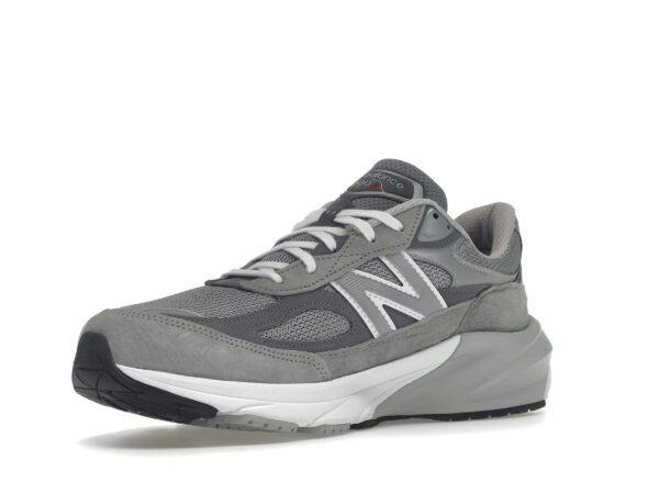 New Balance 990v6 MiUSA Gris M990GL6: Zapatillas de running premium de ante y malla con amortiguación ABZORB y FuelCell - Imagen 4