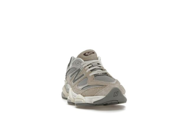 Zapatillas New Balance 9060 Lunar New Year Timberwolf grises U9060LNY - Imagen 2
