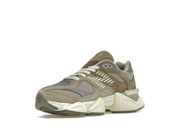 Zapatillas New Balance 9060 Mushroom Aluminum – U9060MUS - Imagen 3