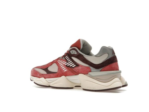Zapatillas New Balance 9060 U9060TRU Cherry Blossom en rojo mineral/trufa/nube de lluvia - Imagen 4