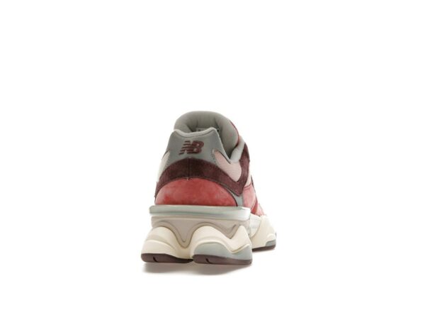 Zapatillas New Balance 9060 U9060TRU Cherry Blossom en rojo mineral/trufa/nube de lluvia - Imagen 5