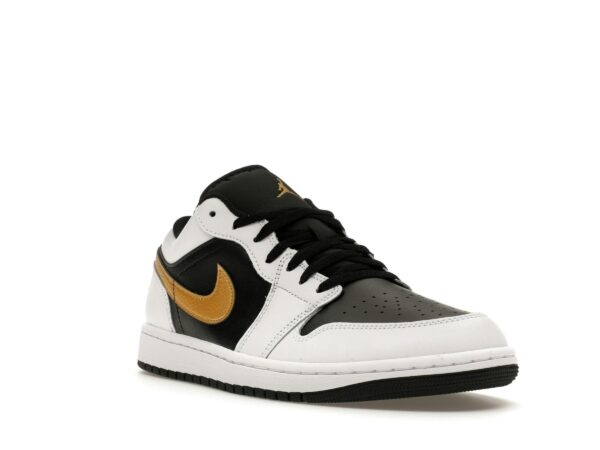Jordan 1 Low de piel blanca, negra, metálica y dorada con logo Swoosh – 553558-172