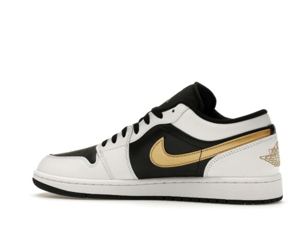 Jordan 1 Low de piel blanca, negra, metálica y dorada con logo Swoosh – 553558-172