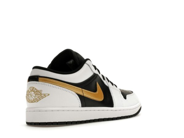 Jordan 1 Low de piel blanca, negra, metálica y dorada con logo Swoosh – 553558-172