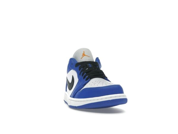 Jordan 1 Low Hyper Royal Naranja (553558-401)