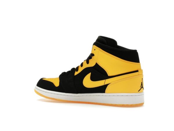 554724-035_22 S1 Air Jordan 1 Retro Mid New Love (2017) Negro Varsity Blanco Maíz 554724-035