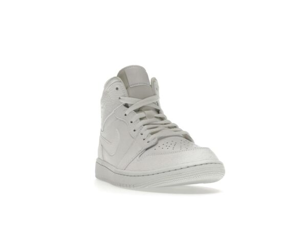 Air Jordan 1 Mid Triple Blanco 2 (2020) – 554724-130