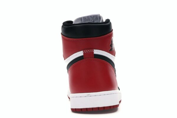 Air Jordan 1 Retro con puntera negra (2016) – 555088-125