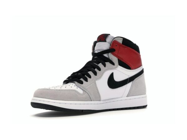 555088-126_15 S1 Jordan 1 Retro High Light Gris Humo Blanco Negro Rojo Universitario 555088-126