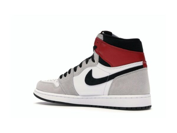 555088-126_22 S1 Jordan 1 Retro High Light Gris Humo Blanco Negro Rojo Universitario 555088-126