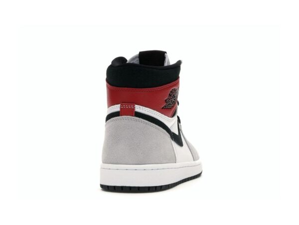 555088-126_29 S1 Jordan 1 Retro High Light Gris Humo Blanco Negro Rojo Universitario 555088-126