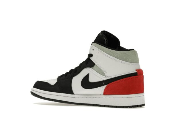 Air Jordan 1 Mid SE con puntera roja y negra (852542-100)
