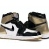 Zapatillas Air Jordan 1 Retro High Gold Top 3 (861428-001) en negro y dorado metalizado