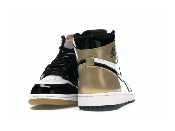 Zapatillas Air Jordan 1 Retro High Gold Top 3 (861428-001) en negro y dorado metalizado