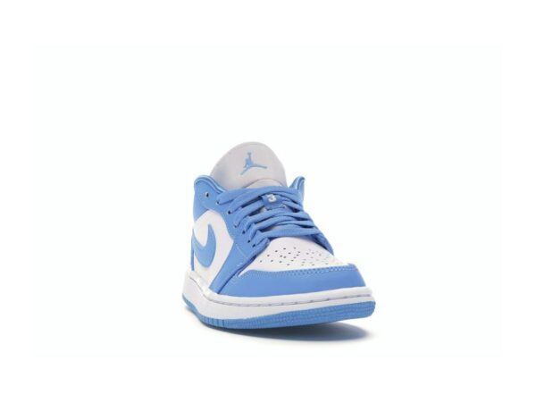Jordan 1 Low UNC AO9944-441 para mujer, color azul universitario y blanco