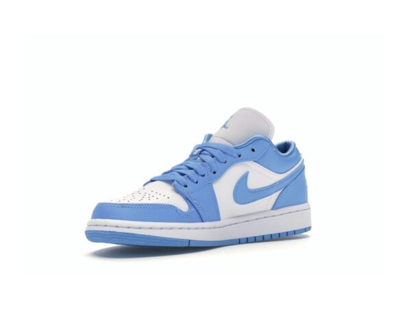 Jordan 1 Low UNC AO9944-441 para mujer, color azul universitario y blanco