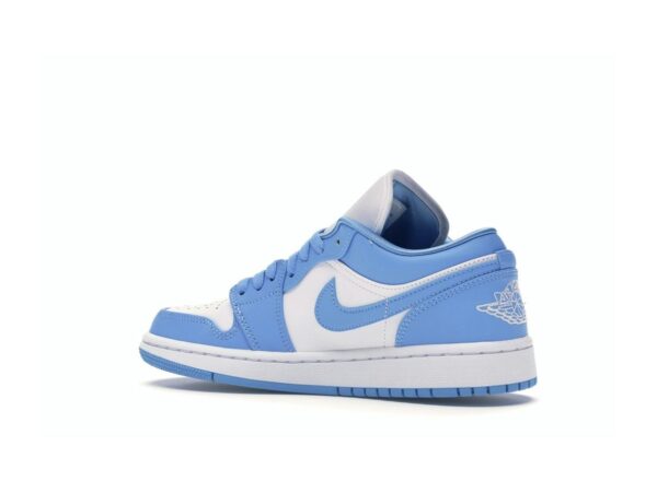 Jordan 1 Low UNC AO9944-441 para mujer, color azul universitario y blanco