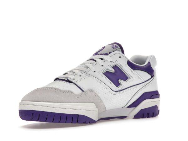 Photo by Sixfootoak Studio Zapatillas New Balance 550 blancas y moradas – BB550WR1