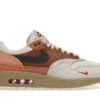 Nike Air Max 1 Amsterdam – CV1638-200 Zapatillas de pana, ante y cuero color rojo corteza